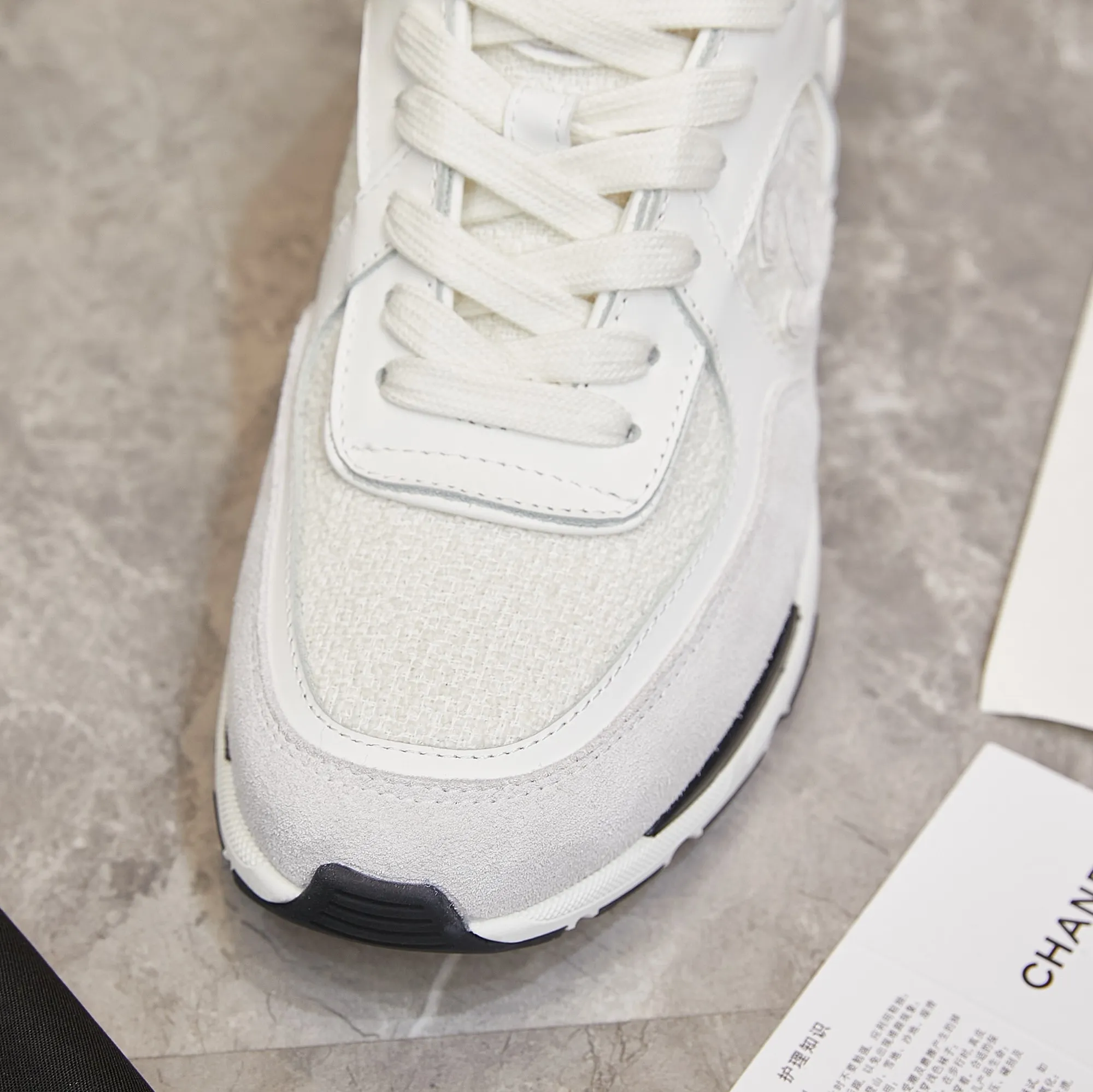 Men's shoes pP700! Chanel Chanel - 2024 counter top casual sneakers This classic design; the upper is embroidered with various techniques; the outsole is fashionable and sporty; the outsole is stylish and sporty; it incorporates a variety of color matching elements... The diversified mix and match is very good-looking and versatile, casual, fashionable, sports, and outdoor can be taken into account... ꫛꫀꪝ Go➫ Material: ❶Upper made of: original imported high silk cowhide suede + small fragrance fabric ❷Inner use: Original imported breathable sheepskin lining ❸ Outsole based on: Original TPU combination outsole Special counter boutique packaging complete set Women 35–41 Men 38-45